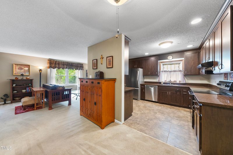 204 SW Maynard Rd, Cary, NC 27511
