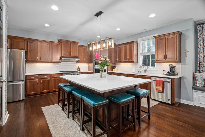 204 Meadowcrest Pl, Holly Springs, NC 27540