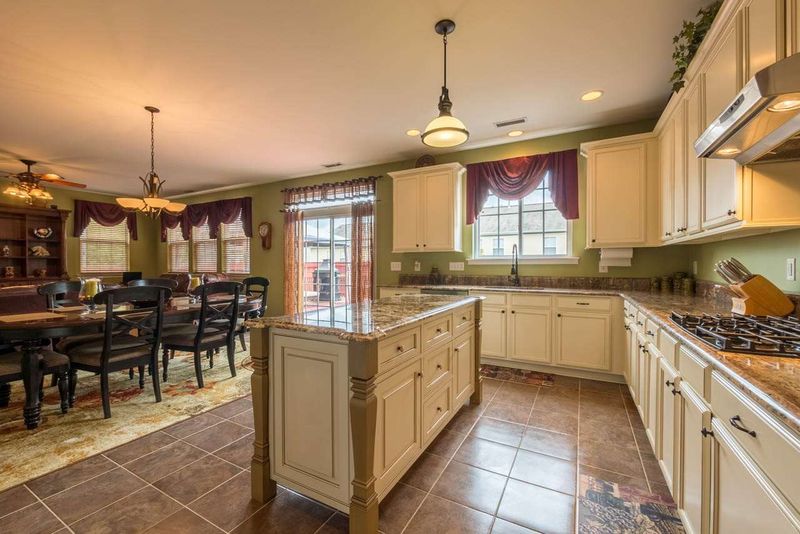 204 Milpass Dr, Holly Springs, NC 27540