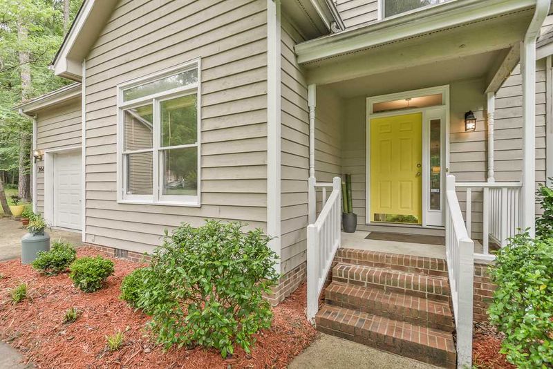 204 Oak Glen Pl, Chapel Hill, NC 27516