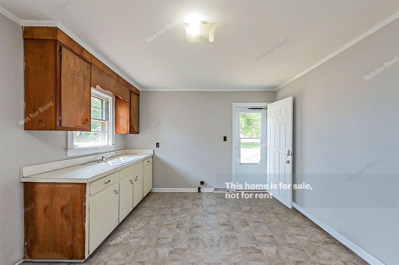 204 E Persimmon St, Youngsville, NC 27596