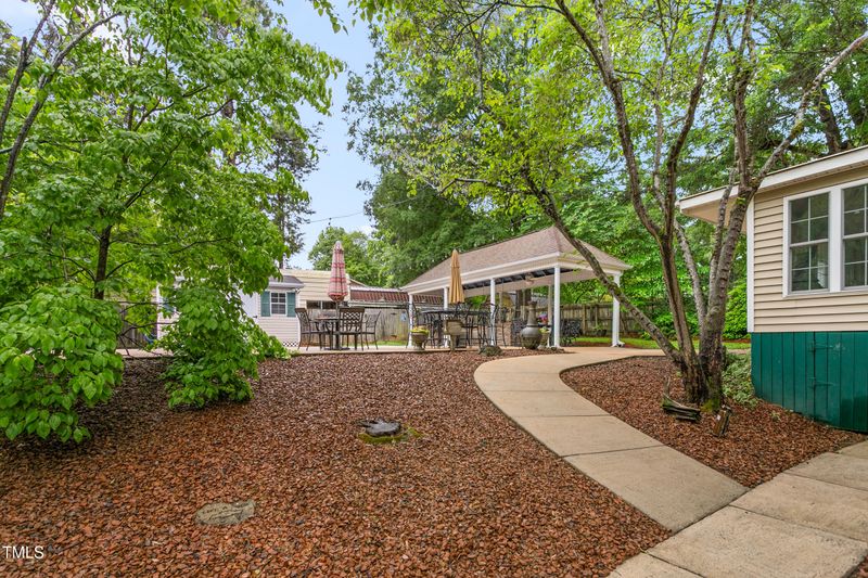 204 Random Ln, Burlington, NC 27215