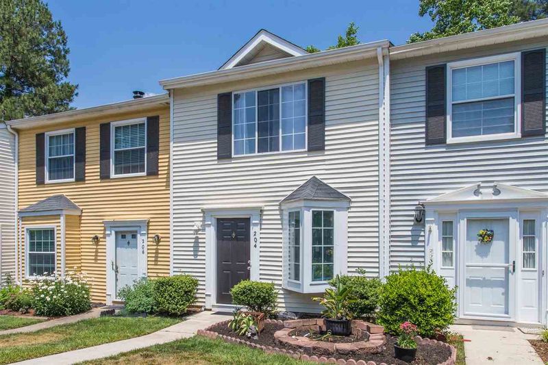 204 Rosebrooks Dr, Cary, NC 27513