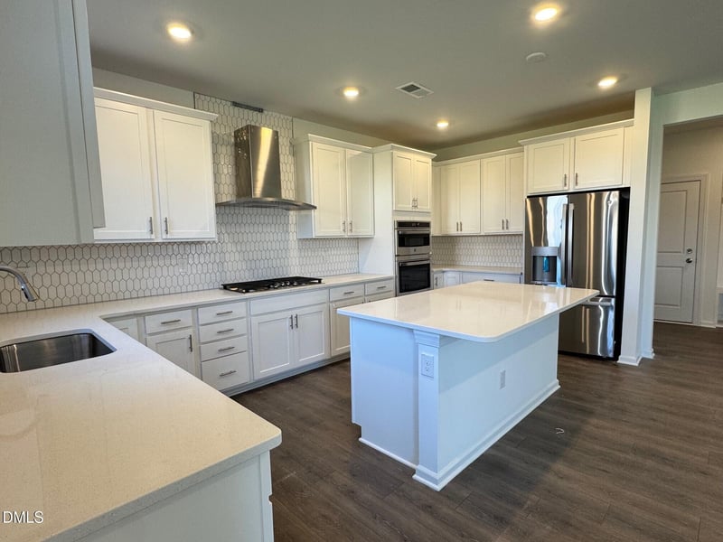 204 Seagraves Creek Ln, Holly Springs, NC 27540