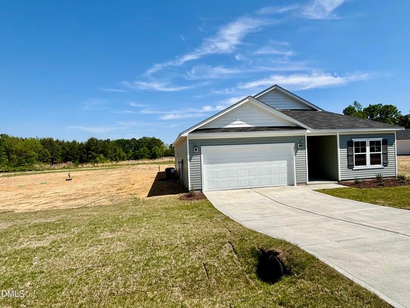 204 Shiloh Woods Cir, Smithfield, NC 27577