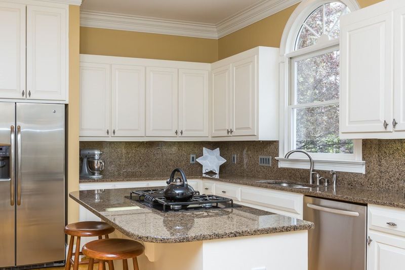 204 Sierra Dr, Chapel Hill, NC 27514