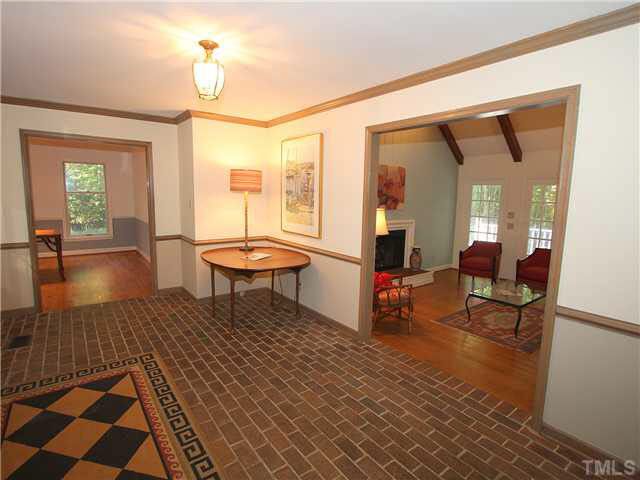 204 Somerset Dr, Chapel Hill, NC 27514