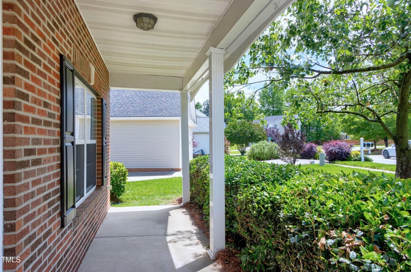 204 Southern Style Dr, Holly Springs, NC 27540