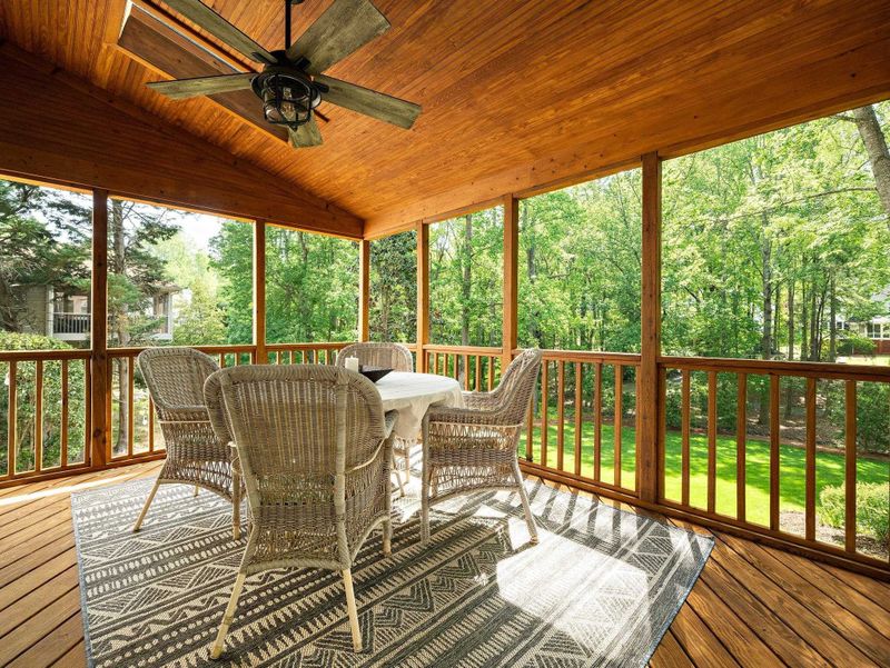 204 Southglen Dr, Cary, NC 27518