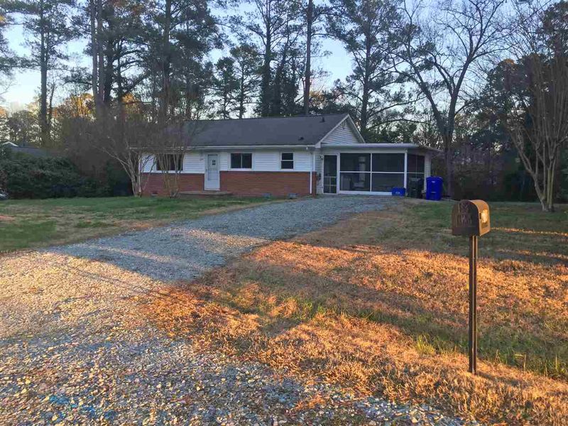204 Stancell Dr, Chapel Hill, NC 27157