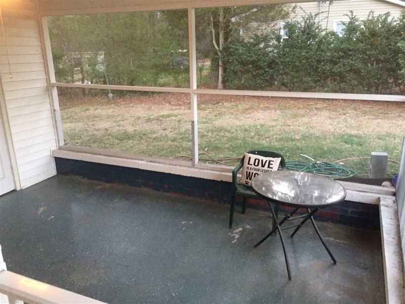 204 Stancell Dr, Chapel Hill, NC 27157