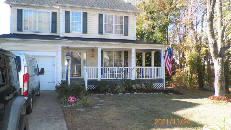 204 Stone Hedge Ct, Holly Springs, NC 27540