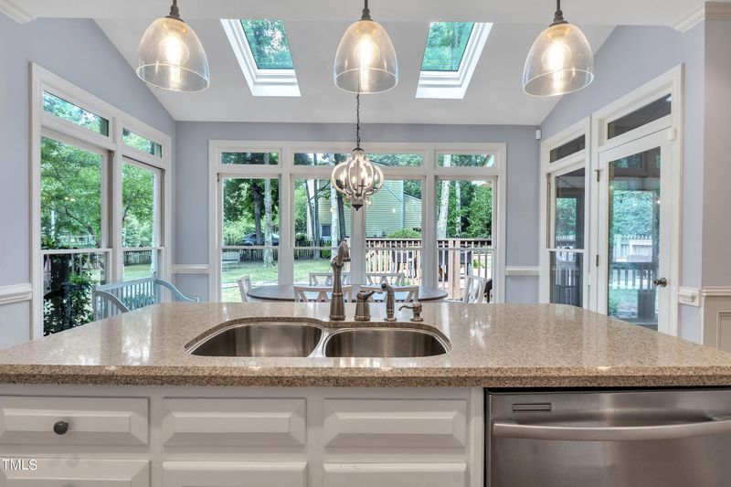 204 Stoneleigh Dr, Cary, NC 27511