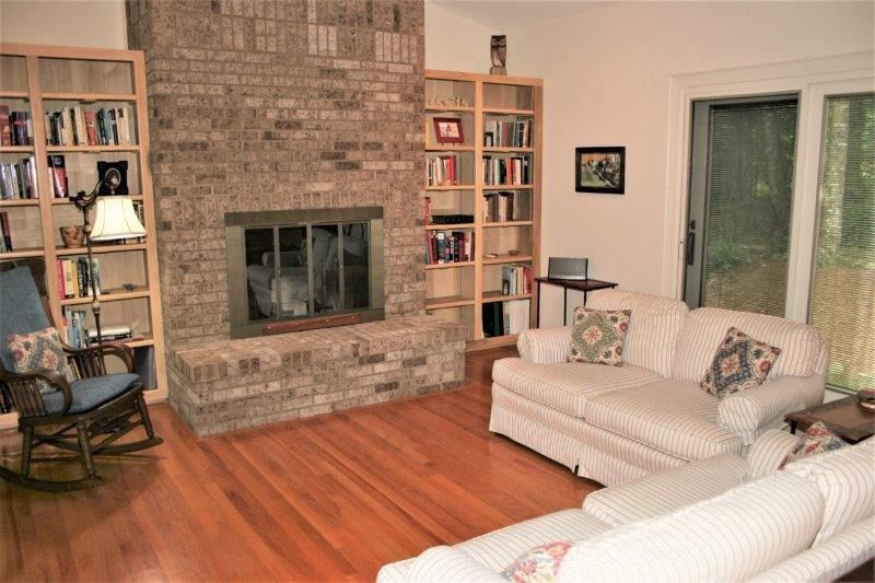 204 Stoneybrook Rd, Chapel Hill, NC 27516