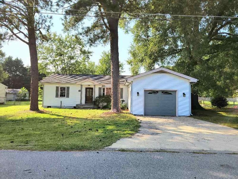 204 Strickland Dr, Smithfield, NC 27577
