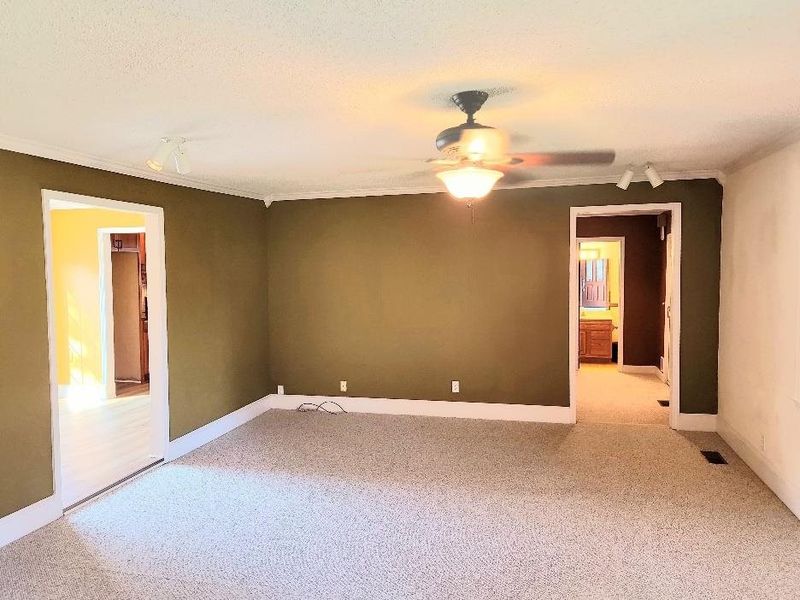 204 Strickland Dr, Smithfield, NC 27577