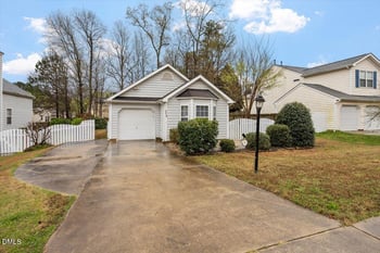 204 Thorncrest Dr, Apex, NC 27539