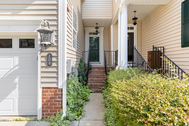 204 Towne Ridge Ln, Chapel Hill, NC 27516