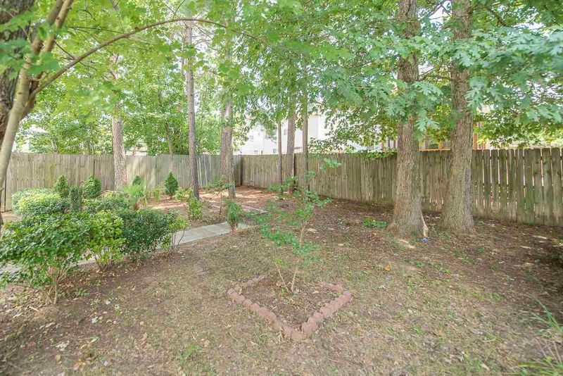 204 Trayesan Dr, Holly Springs, NC 27540