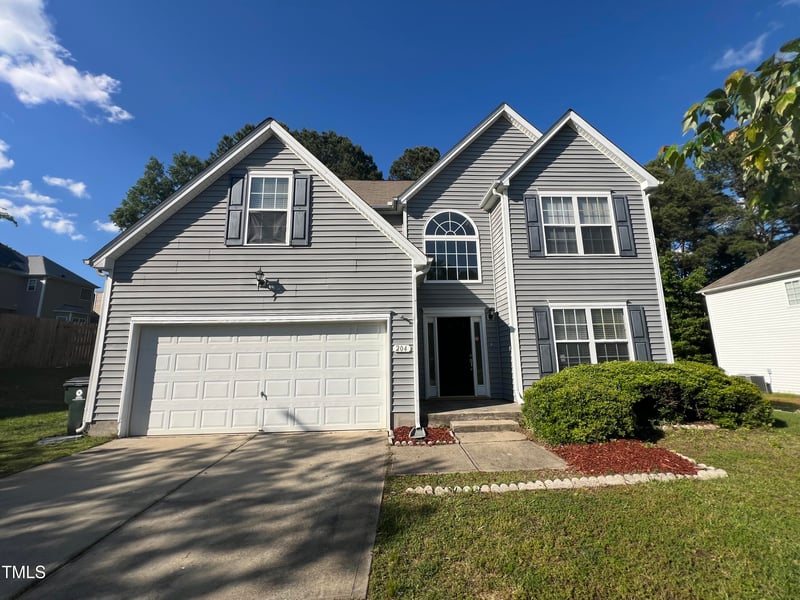 204 Trevor Ridge Dr, Holly Springs, NC 27540