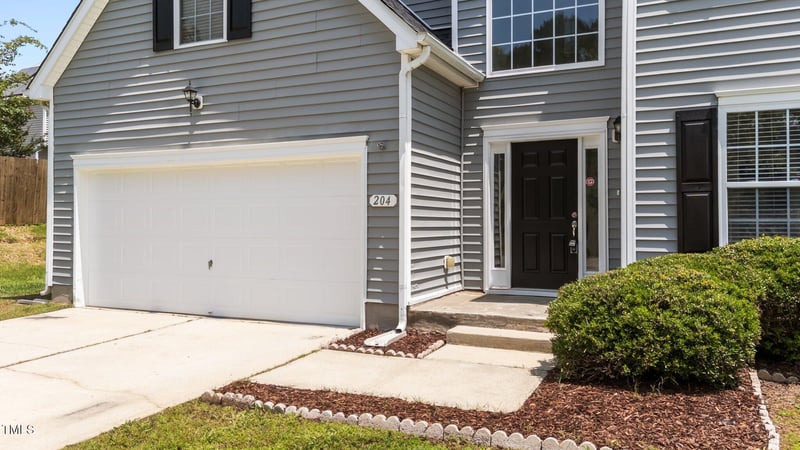 204 Trevor Ridge Dr, Holly Springs, NC 27540