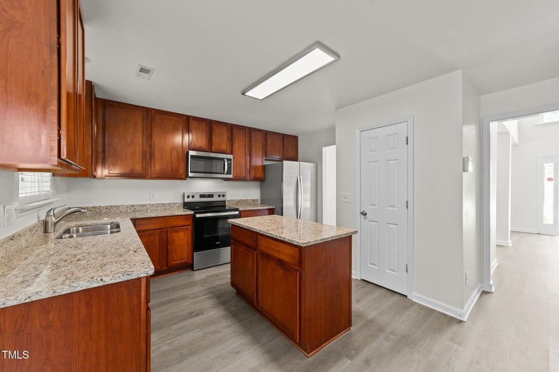 204 Trevor Ridge Dr, Holly Springs, NC 27540