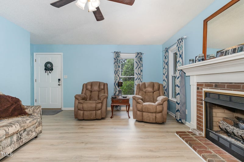204 Valley Ct, Selma, NC 27576