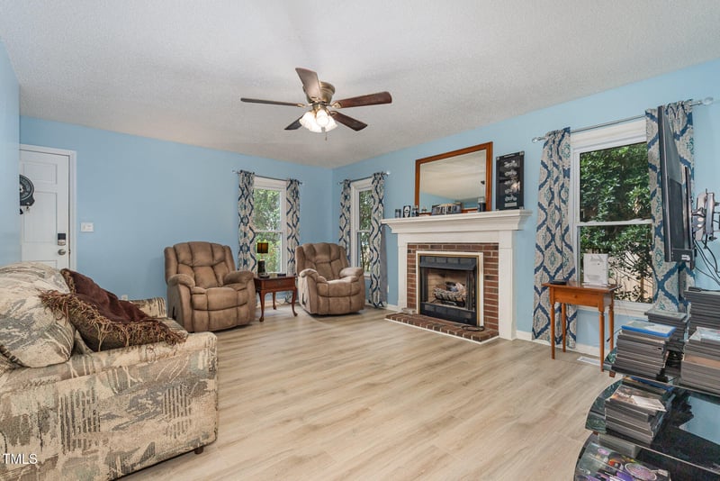 204 Valley Ct, Selma, NC 27576