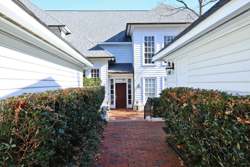 204 Villas Dr #204, Durham, NC 27712