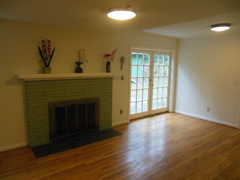 204 Yorktown Dr, Chapel Hill, NC 27516
