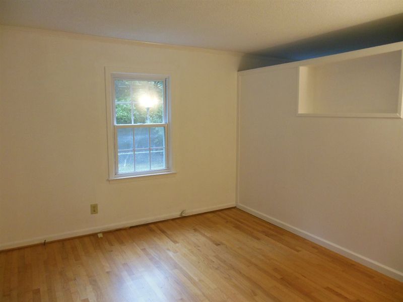 204 Yorktown Dr, Chapel Hill, NC 27516