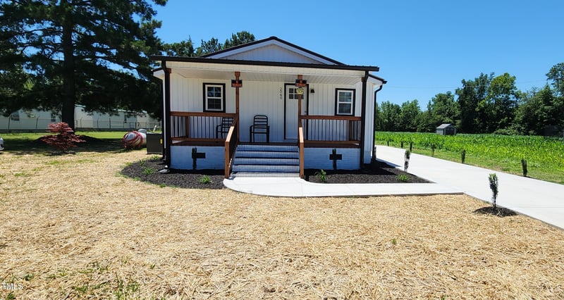 2040 Arrowhead Rd, Dunn, NC 28334