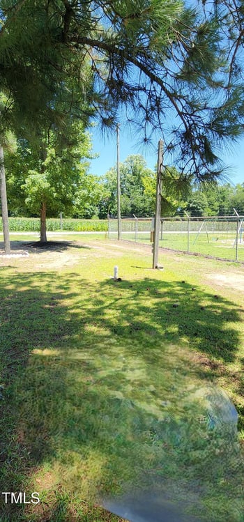 2040 Arrowhead Rd, Dunn, NC 28334