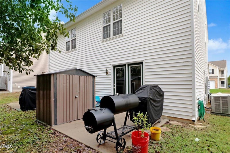 2041 Persimmon Ridge Dr, Raleigh, NC 27604
