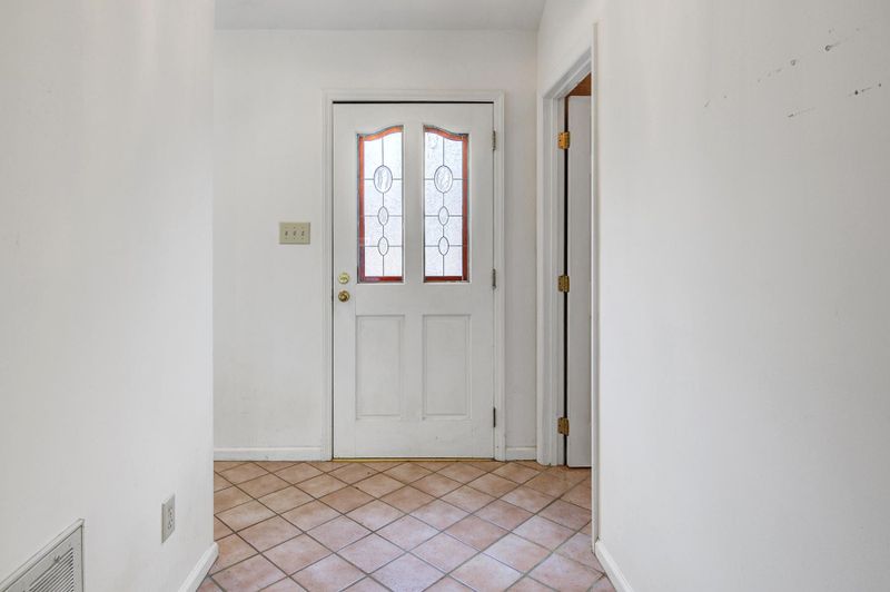 2042 Englewood Dr, Apex, NC 27539