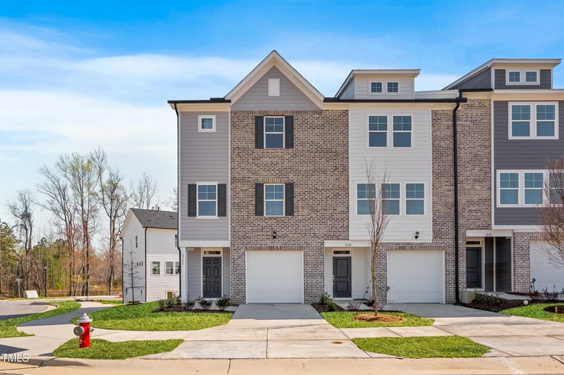 2042 Fishamble St #32, Fuquay Varina, NC 27526