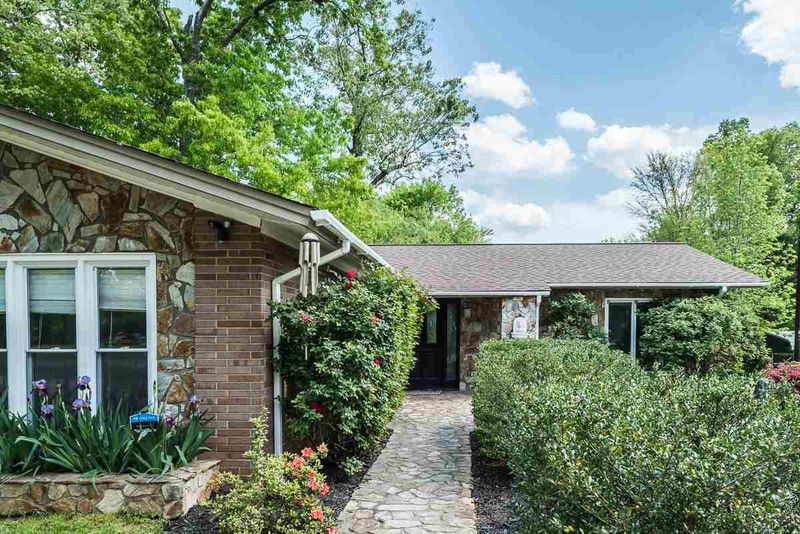 2042 Gardner Holt Rd, Burlington, NC 27215