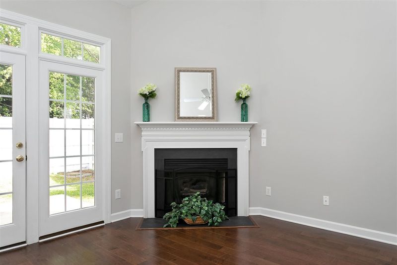 2043 White Pond Ct, Apex, NC 27523