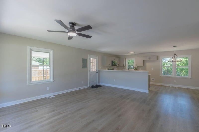 2044 Buckhorn Rd, Fayetteville, NC 28304