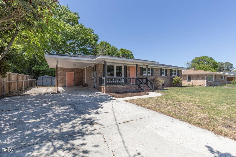 2044 Buckhorn Rd, Fayetteville, NC 28304