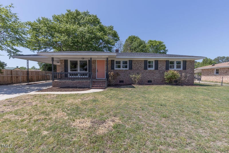 2044 Buckhorn Rd, Fayetteville, NC 28304