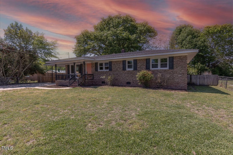 2044 Buckhorn Rd, Fayetteville, NC 28304