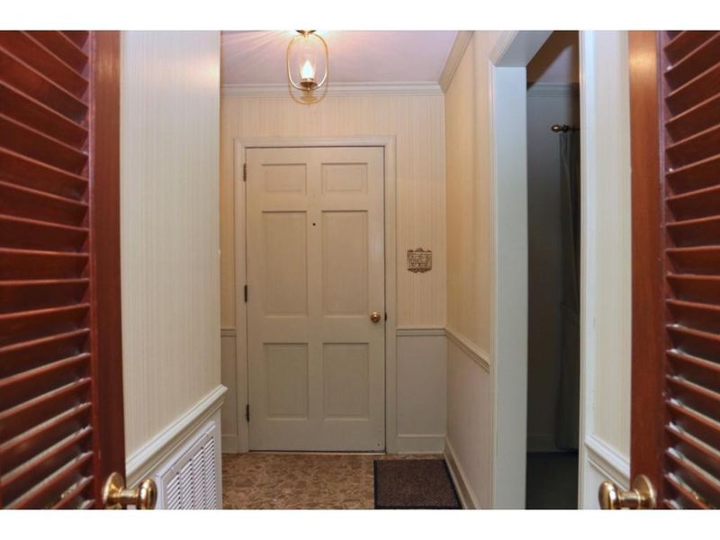 2044 Shirley Dr, Burlington, NC 27215