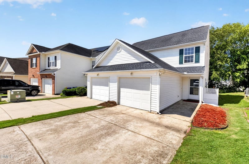 2045 Persimmon Ridge Dr, Raleigh, NC 27604