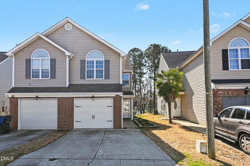 2045 Thornblade Dr, Raleigh, NC 27604