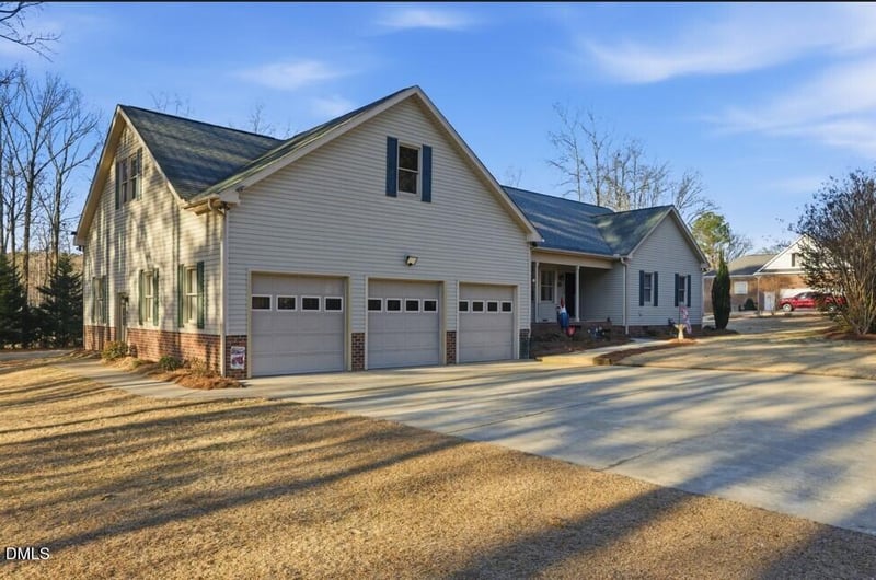 2045 Twin Acres Rd, Clayton, NC 27520