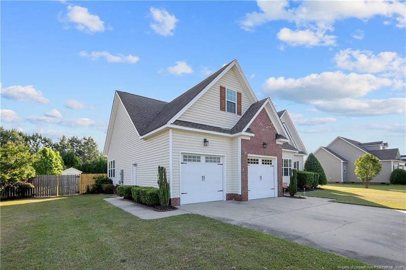 2047 Teesdale Dr, Hope Mills, NC 28348