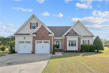 2047 Teesdale Dr, Hope Mills, NC 28348