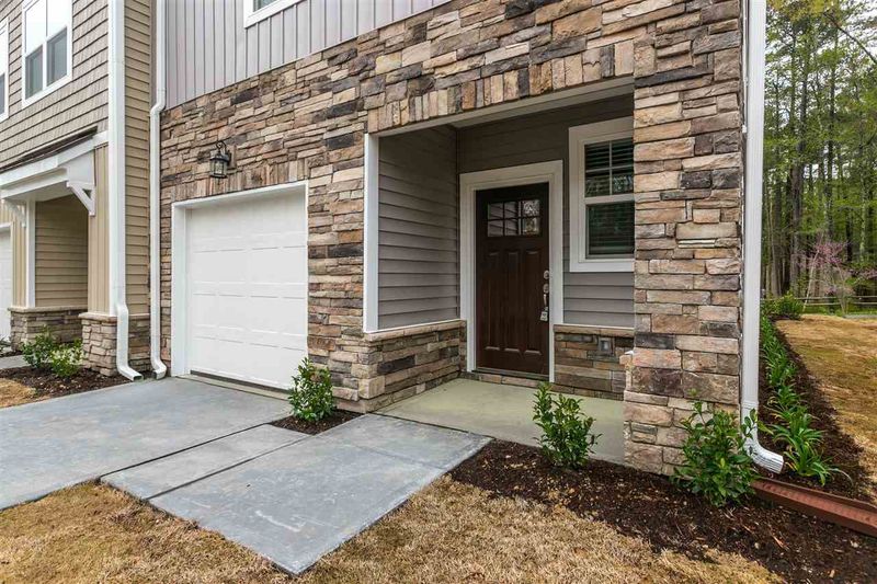 2048 Chipley Dr, Cary, NC 27519