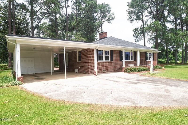 205 Augusta Ave, Benson, NC 27504